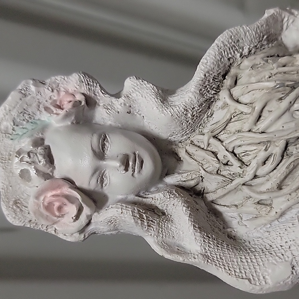 Ashland White and Pink Floral Sculpture. Goth,halloween,holiday, Home Decor - Picture 12 of 12